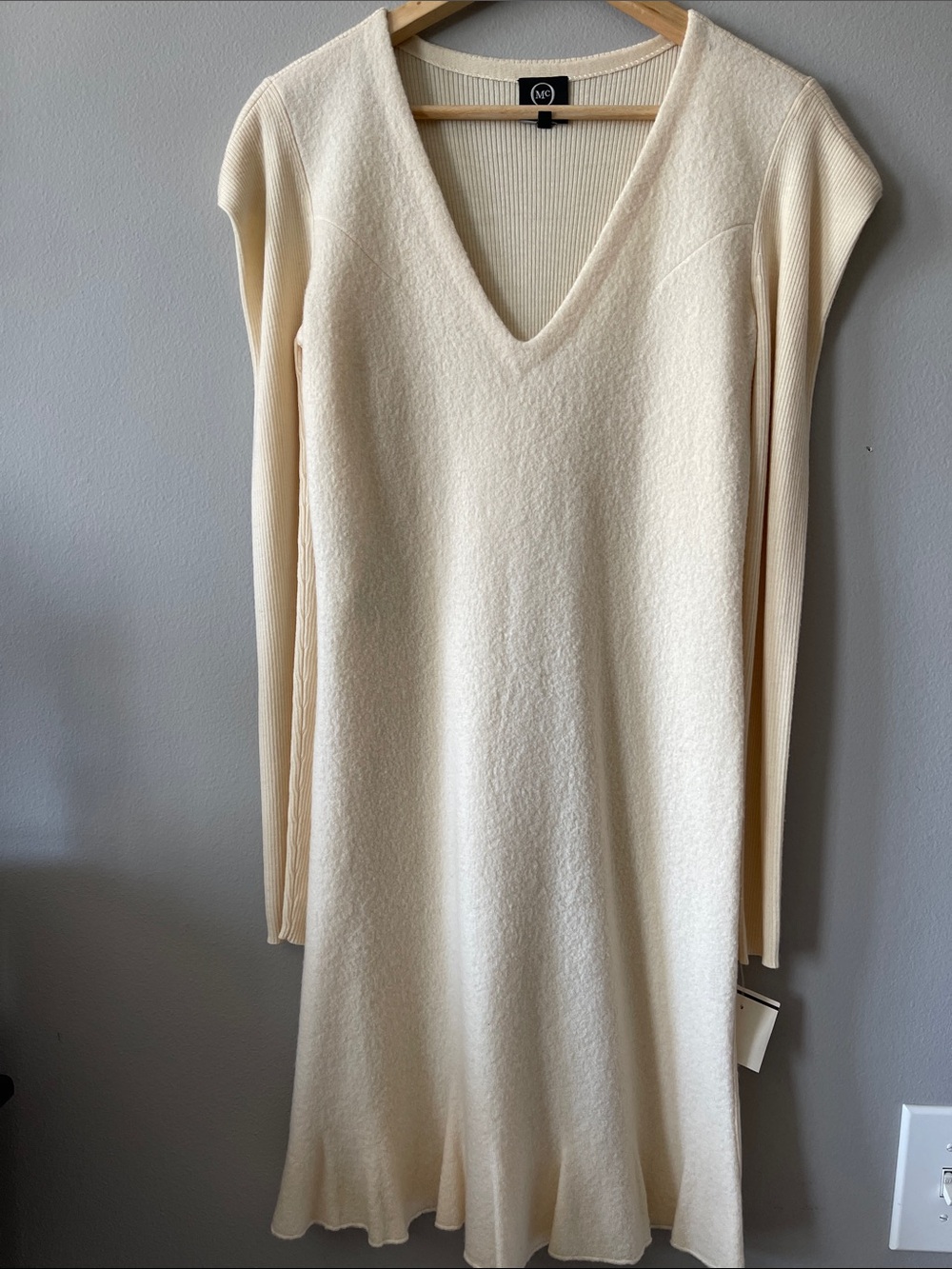 Alexander McQueen Cream Long-Sleeve V-Neck Knit Dress Lana wool